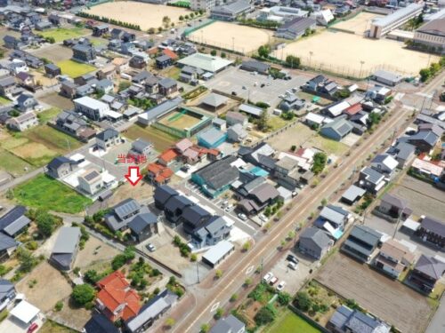 小中学校までちょうどいい距離で子育て世帯に最適です。