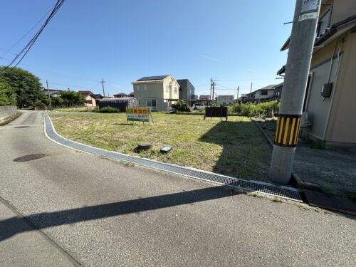 84.7坪あり、十分な駐車スペースがあります。